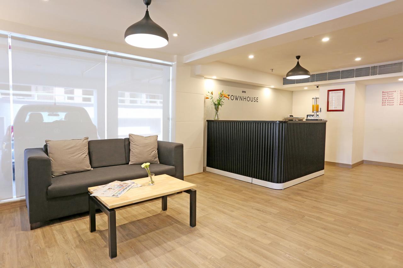 Oyo Townhouse 015 Lajpat Nagar Hotel New Delhi Bagian luar foto
