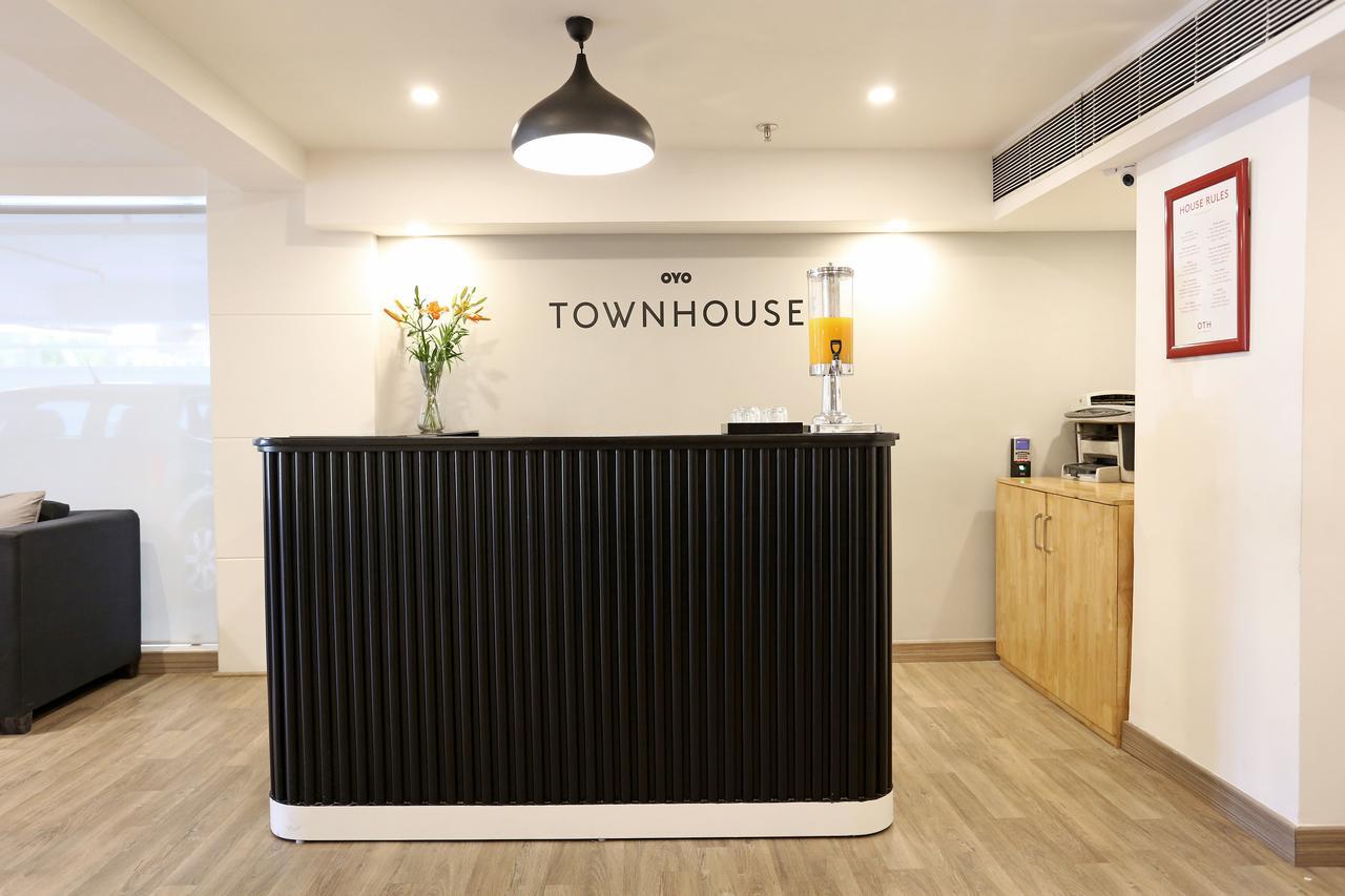 Oyo Townhouse 015 Lajpat Nagar Hotel New Delhi Bagian luar foto