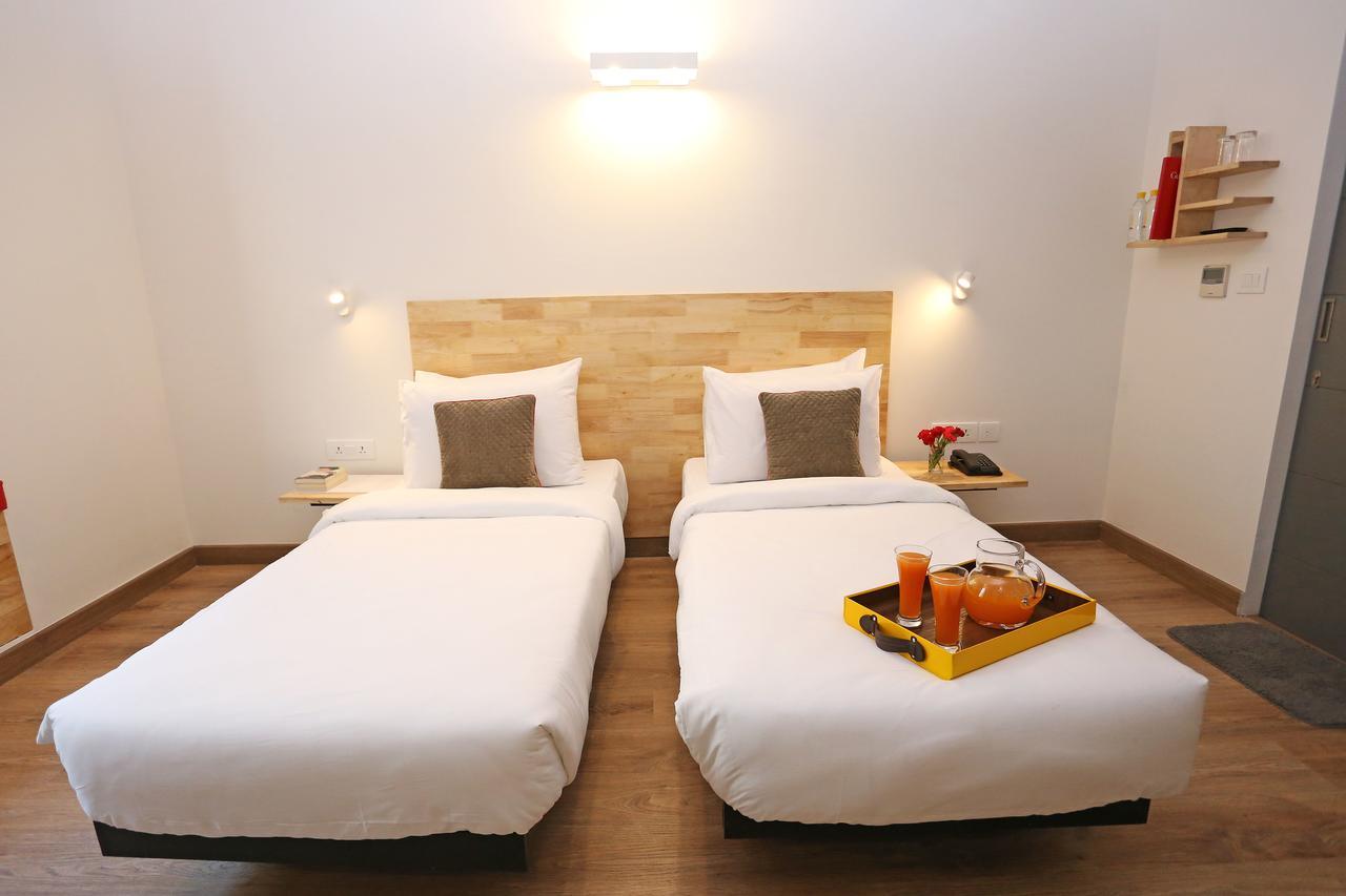 Oyo Townhouse 015 Lajpat Nagar Hotel New Delhi Bagian luar foto