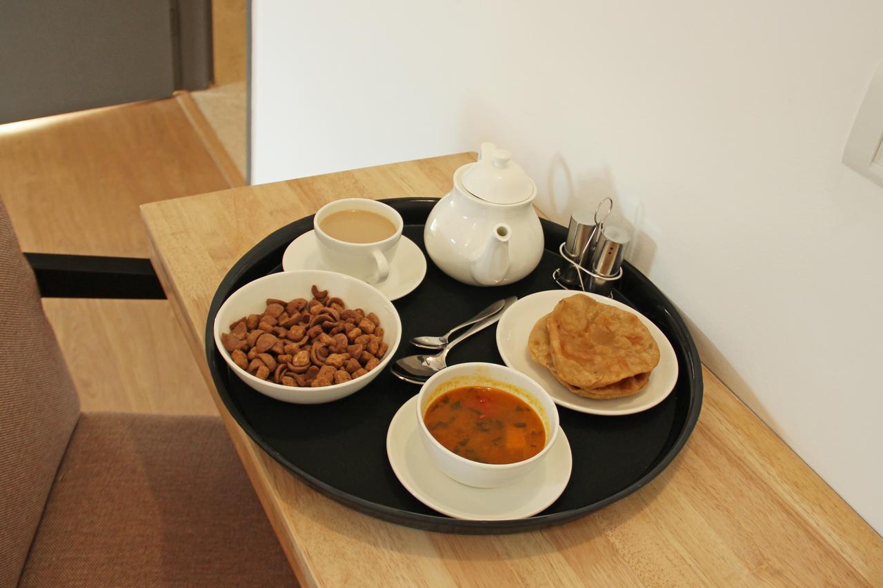 Oyo Townhouse 015 Lajpat Nagar Hotel New Delhi Bagian luar foto